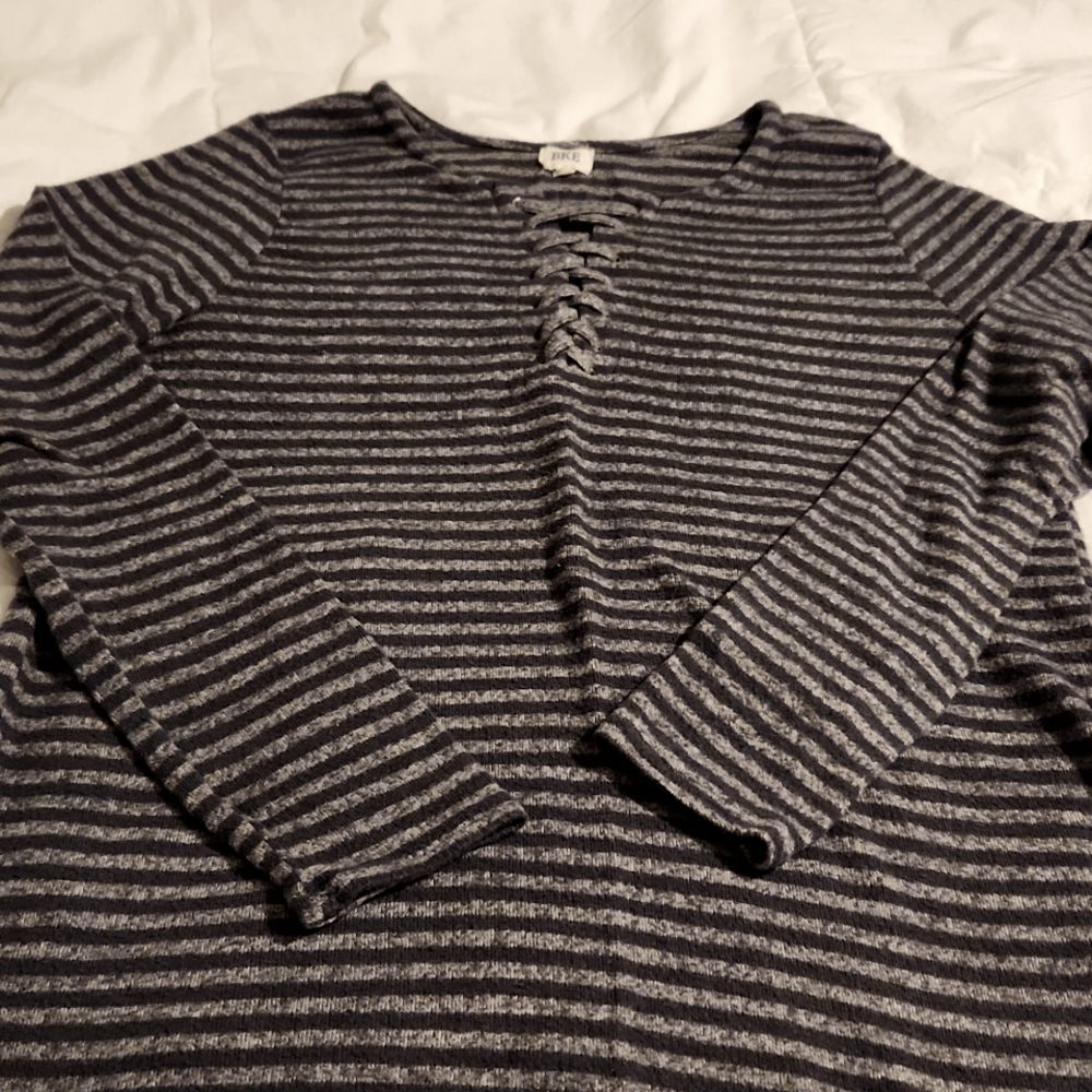 Buckle top